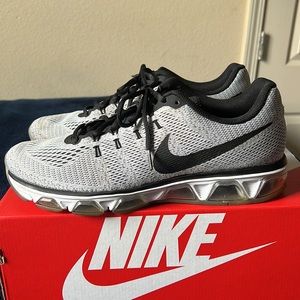 Nike Tailwind 8
